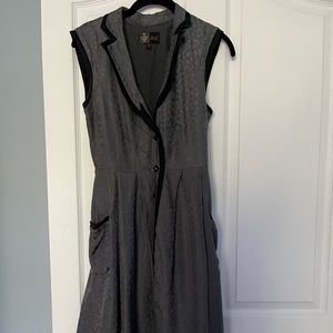 Dress, sleeveless, grey patterned. Frock by Tracy Reese